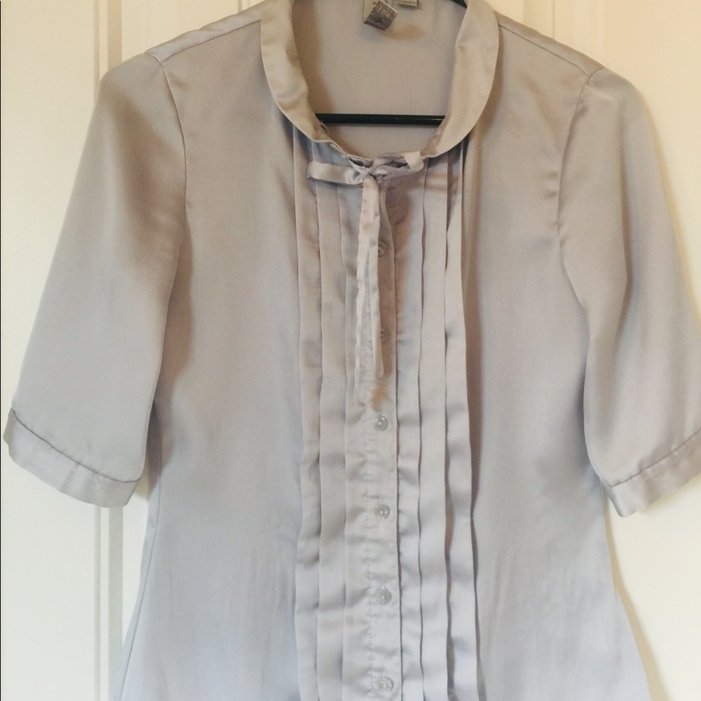 Cute short sleeve shirt.